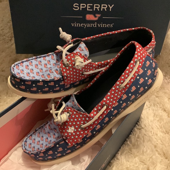 Sperry Vineyard Vines Shoes - NIB Sperry Vineyard Vines “USA” ladies boat shoe topsiders 9.5M